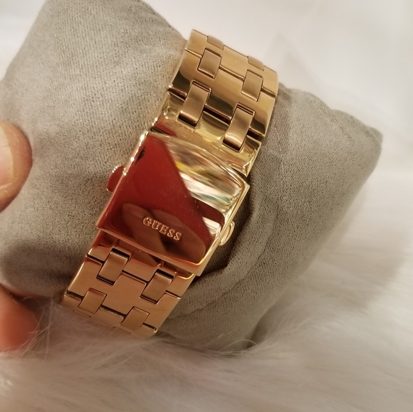 WATCH - Picture 7 of 7